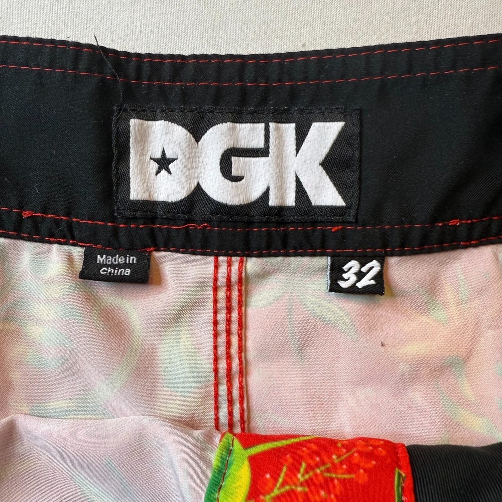 DGK Board Shorts Mens 32 Red Hawaiian Floral Print‎ Permanent Vacation Surf Swim - Picture 7 of 9